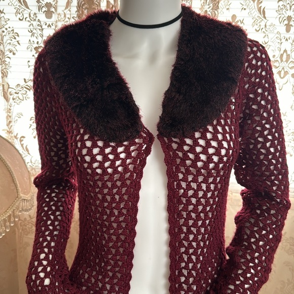 90s maroon crochet faux fur collared duster cardigan - Picture 2 of 2